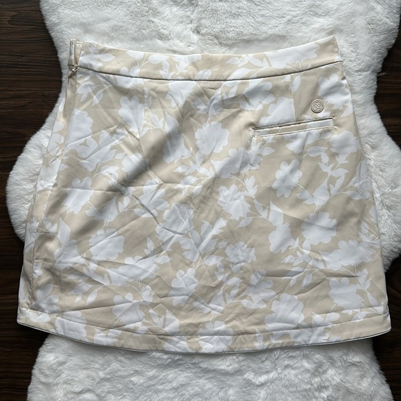 G/Fore Women's Tonal Floral Wrap Maverick 4-Way Stretch Skort - Stone size 8 - Picture 11 of 13